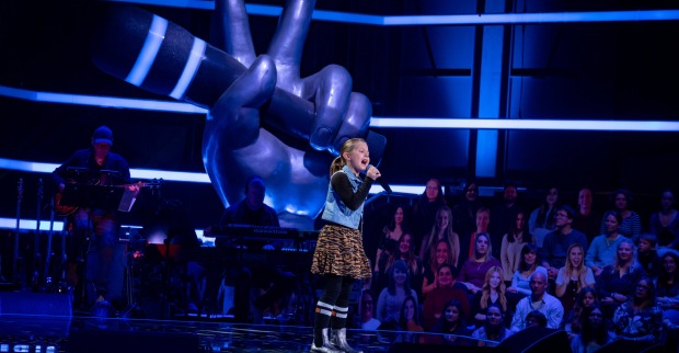 Paulina Zambelli auf der großen The Voice Kids Bühne. | Credit: Sat.1/Claudius Pflug