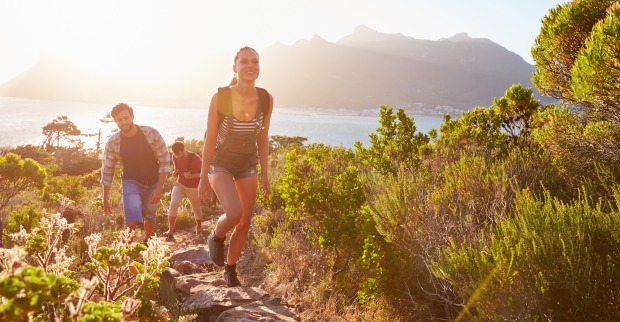 Wandern auf griechischen Inseln | Credit: iStock.com/monkeybusinessimages