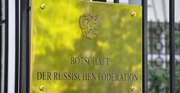 Eingangsschild der russischen Botschaft | Willfried Gredler-Oxenbauer/picturedesk.com