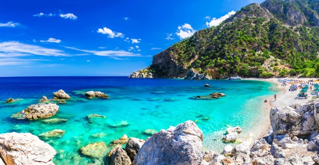 Griechenland Strandurlaub | Credit: iStock.com/Freeartist