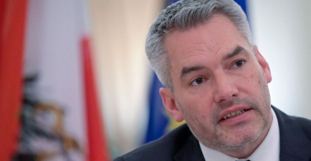 Bundeskanzler Karl Nehammer in Nahaufnahme