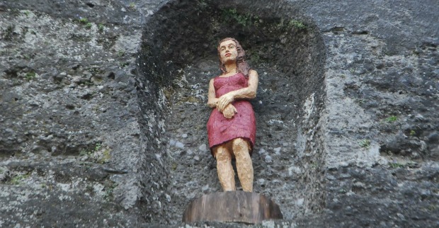 Die "Frau im Fels" in Salzburg. | Credit: Salzburg Foundation/Sammlung Wörth