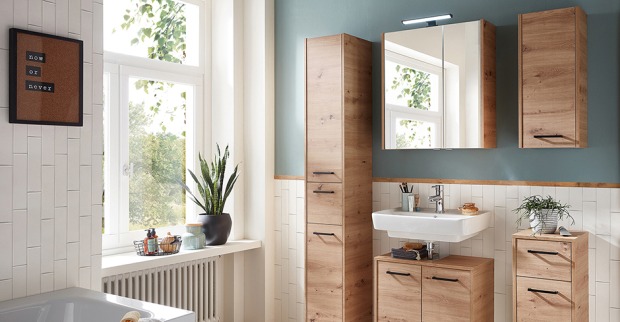 Schönes zeitloses Badezimmer in Holzoptik | Credit: XXXLutz