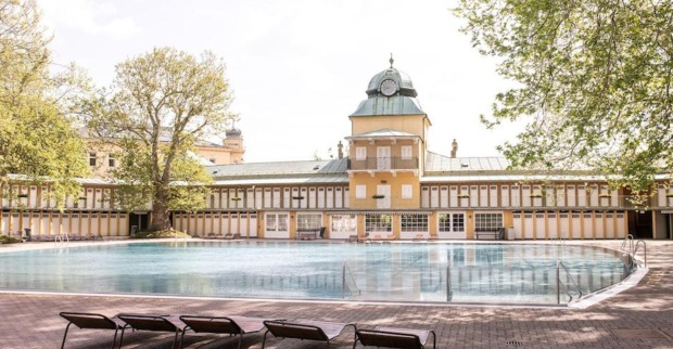 Schwimmender Salon