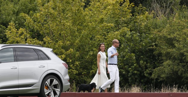 Prinz William und Herzogin Kate mit Hund Orla