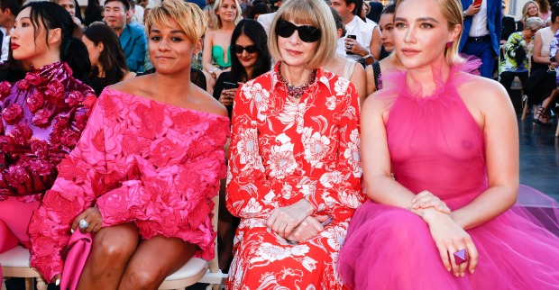 Florence Pugh an der Seite von "Vogue"-Chefin Anna Wintour und Musikerin Ariana DeBose
