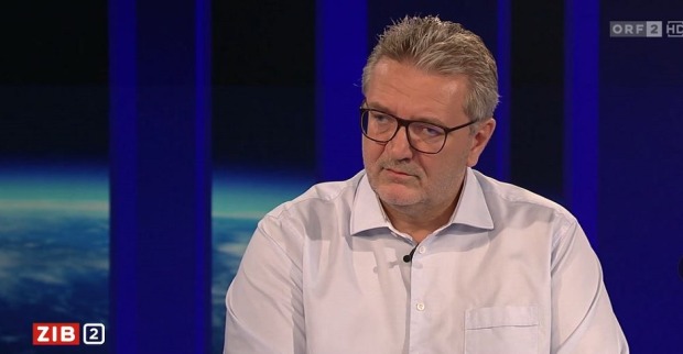 Gesundheitsstadtrat Peter Hacker im Nachrichtenstudio der Zib2