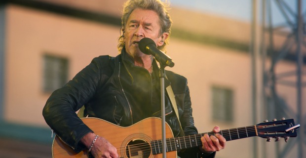 Peter Maffay auf der Bühne bei einem Auftritt