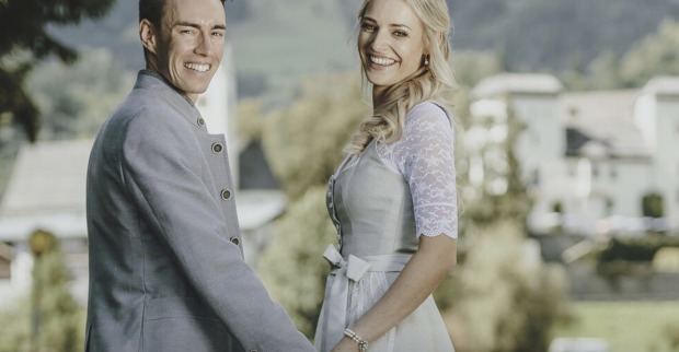 Stefan Kraft und Frau Marisa bei der Hochzeit in Tracht