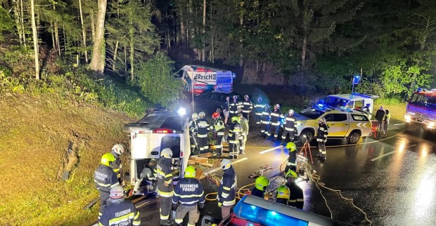 Einsatzkräfte nach dem Unfall