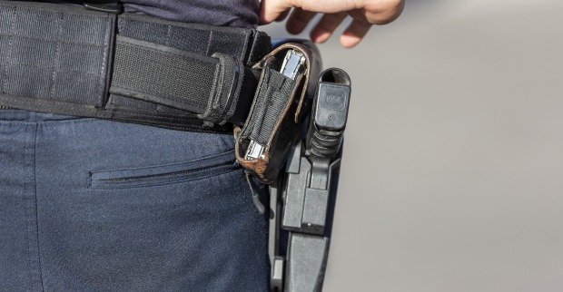 Dienstwaffe, Polizist