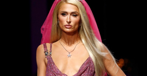 Paris Hilton bei der Versace-Show