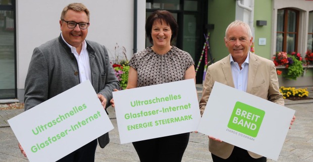 Martin Graf (Energie Steiermark), Bürgermeisterin Anita Feiner und Christian Purrer (Energie Steiermark)