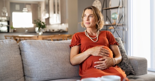 Schwangere Frau über 30. | Credit: iStock.com/ Ridofranz