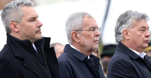Karl Nehammer, Alexander Van der Bellen und Werner Kogler bei einem offiziellen Termin.
