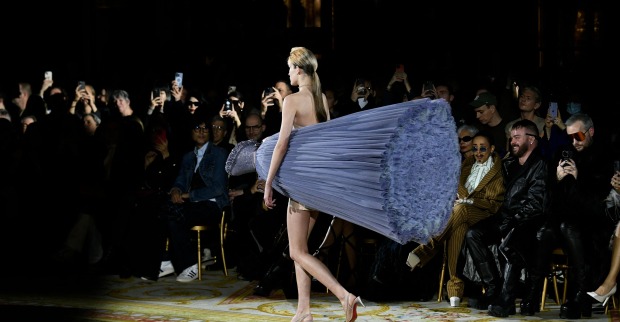 Model bei der Show von Viktor &amp; Rolf