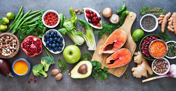 Obst, Gemüse, Nüsse und Fisch