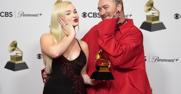 Kim Petras und Sam Smith mit Grammy