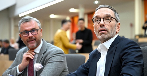 Norbert Hofer und Herbert Kickl im Plenarsaal des Parlaments