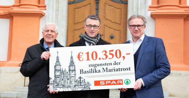 SPAR übergibt Spendenscheck an Basilika Mariatrost in Graz
