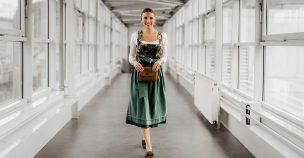 Dirndlkleid in Grün mit Brokatstoff