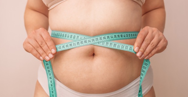 Frau mit dickem Bauch und Maßband. | Credit: iStock.com/Irina Shatilova