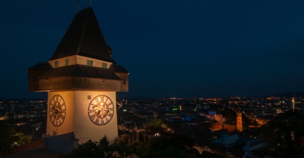 Grazer Uhrturm bei Nacht