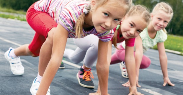 Kinder an der Startlinie