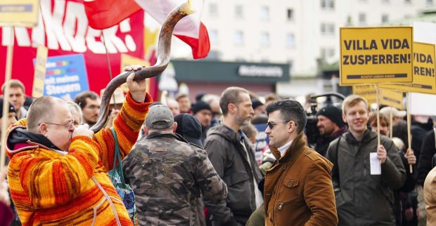 Demonstration gegen eine Dragqueen-Lesung in Wien