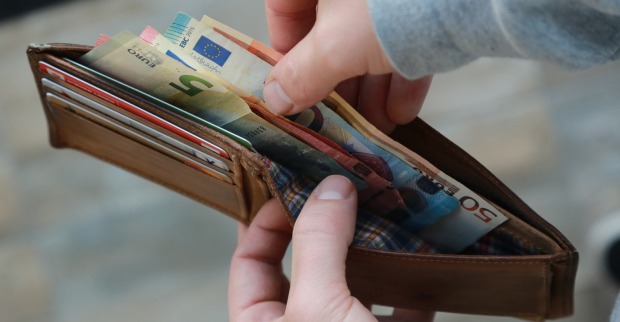 Das Geld im Börserl wird immer weniger.