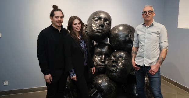Calvin Mechora, Leonie Hirn und Künstler Samuel Salcedo (v. li.)