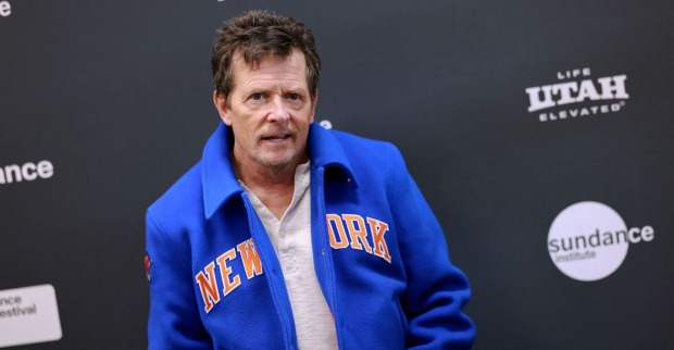 Michael J. Fox in blauer Jacke Anfang 2023.