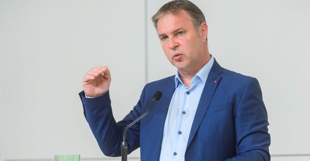 Andreas Babler bei einem Pressetermin