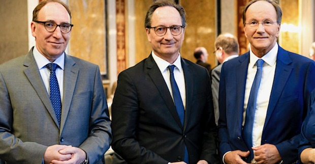 Porträt nebeneinander stehend