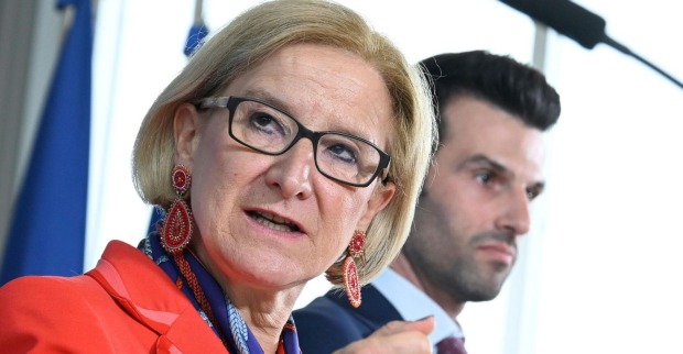 Johanna Mikl-Leitner (ÖVP) und LH-Stellvertreter Udo Landbauer (FPÖ) am Dienstag, 16. Mai 2023, anl. der PK "Präsentation der Eckpunkte des Corona-Fonds“