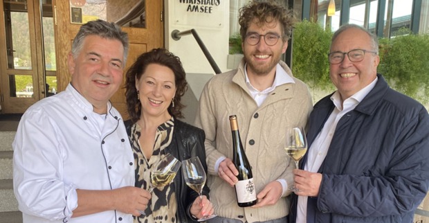 Wirtepaar Martin und Daniela Berthold (Wirtshaus am See), Winzer Mathias Hirtzberger und Weinhändler Walter Pfanner (v. li.)