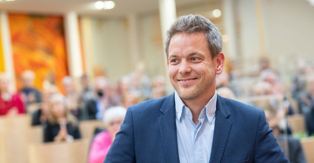 ORF-Journalist Martin Thür im Rahmen einer Preisverleihung im Parlament