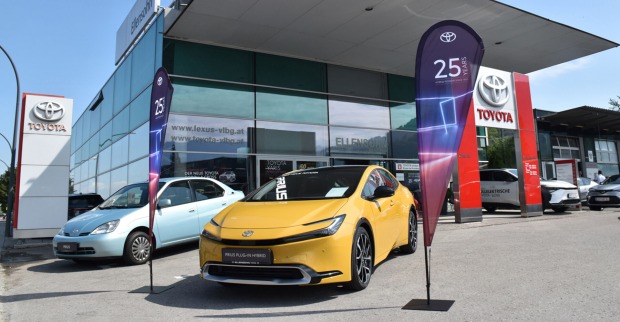 Der Toyota Prius war der erste Hybrid! Mit vielen Besuchern wurde das „grüne“ Jubiläum gefeiert.