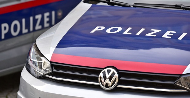 Zwei Fahrzeuge der österreichischen Polizei