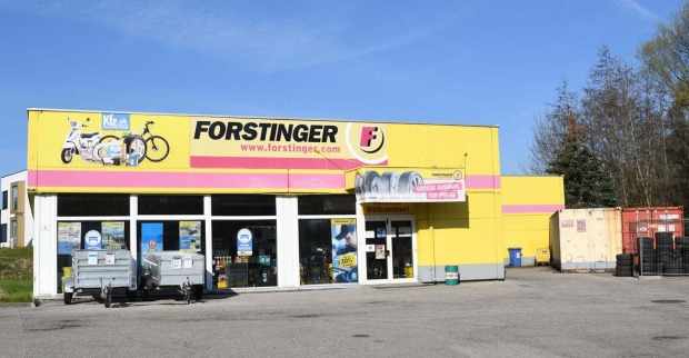 Eine Forstinger-Filiale von außen.