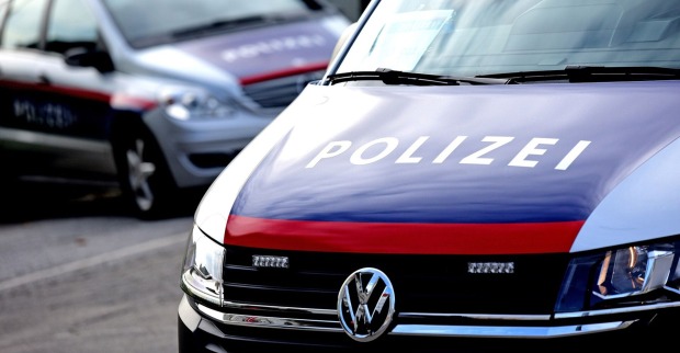 Ein Polizei-Auto von vorne