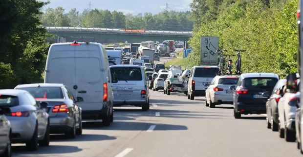 Autokolonnen auf der Autobahn