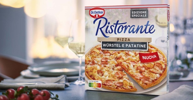 PR-Bild der neune Dr. Oetker Pizza-Kreation "Würstel e Patatine"