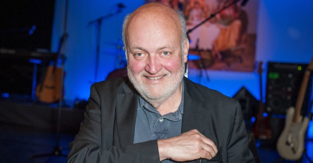 Bernhard Ludwig lachend in Großaufnahme