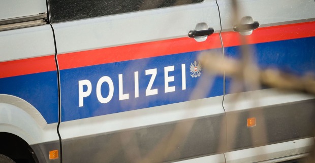 Seitenansicht eines Polizeiautos
