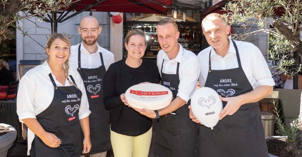 Kerstin Schwar, Tamàs Csukly, Maria Klara Heinritzi (Geschäftsführerin L'Osteria), Bàlint Mèszàros (Filialleiter L'Osteria Graz) und Johann Tatschl.
