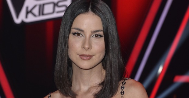 Lena Meyer-Landrut mit braunen glatten Haare bei Voice of Germany Kids