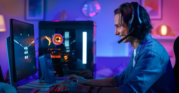 Junge spielt Videospiele | Credit: iStock.com/gorodenkoff