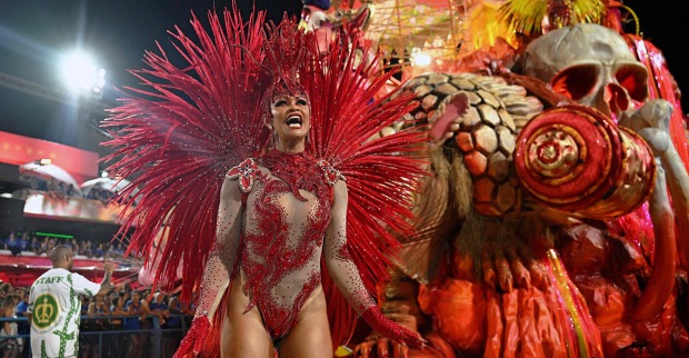 Tänzerin am Karneval in Rio | Credit:  CARL DE SOUZA / AFP / picturedesk.com