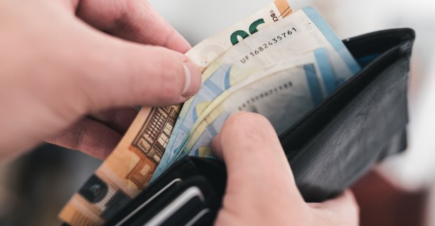 Geld in einer Geldtasche